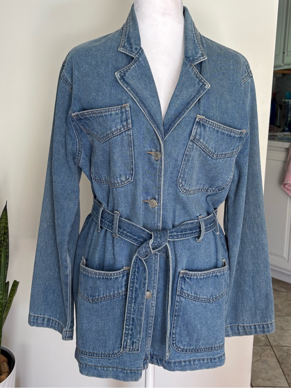 🎾Baccini Denim Belted Jacket
